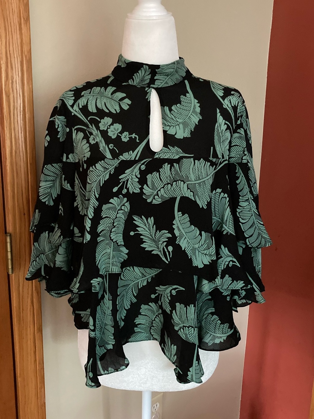 CINQ À SEPT 100% Silk Ileana Palm Print Mock Neck Layered Ruffle Blouse Sz S